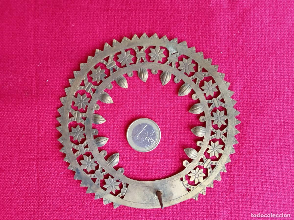Antig&uuml;edades: Aureola Corona resplendor de metal para figura religiosa