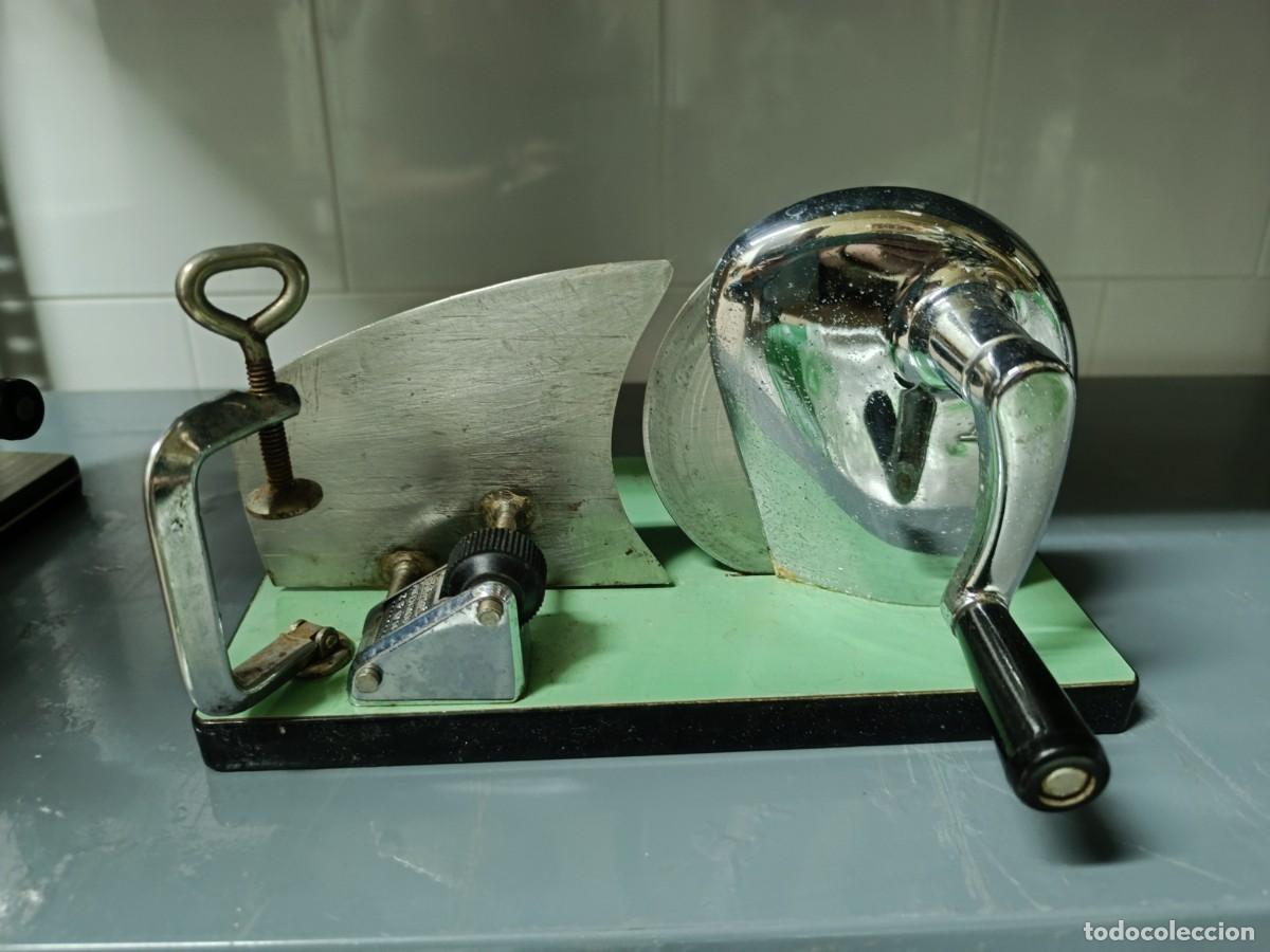 Antig&uuml;edades: Cortadora de fiambres manual marca Bernar a&ntilde;os 60