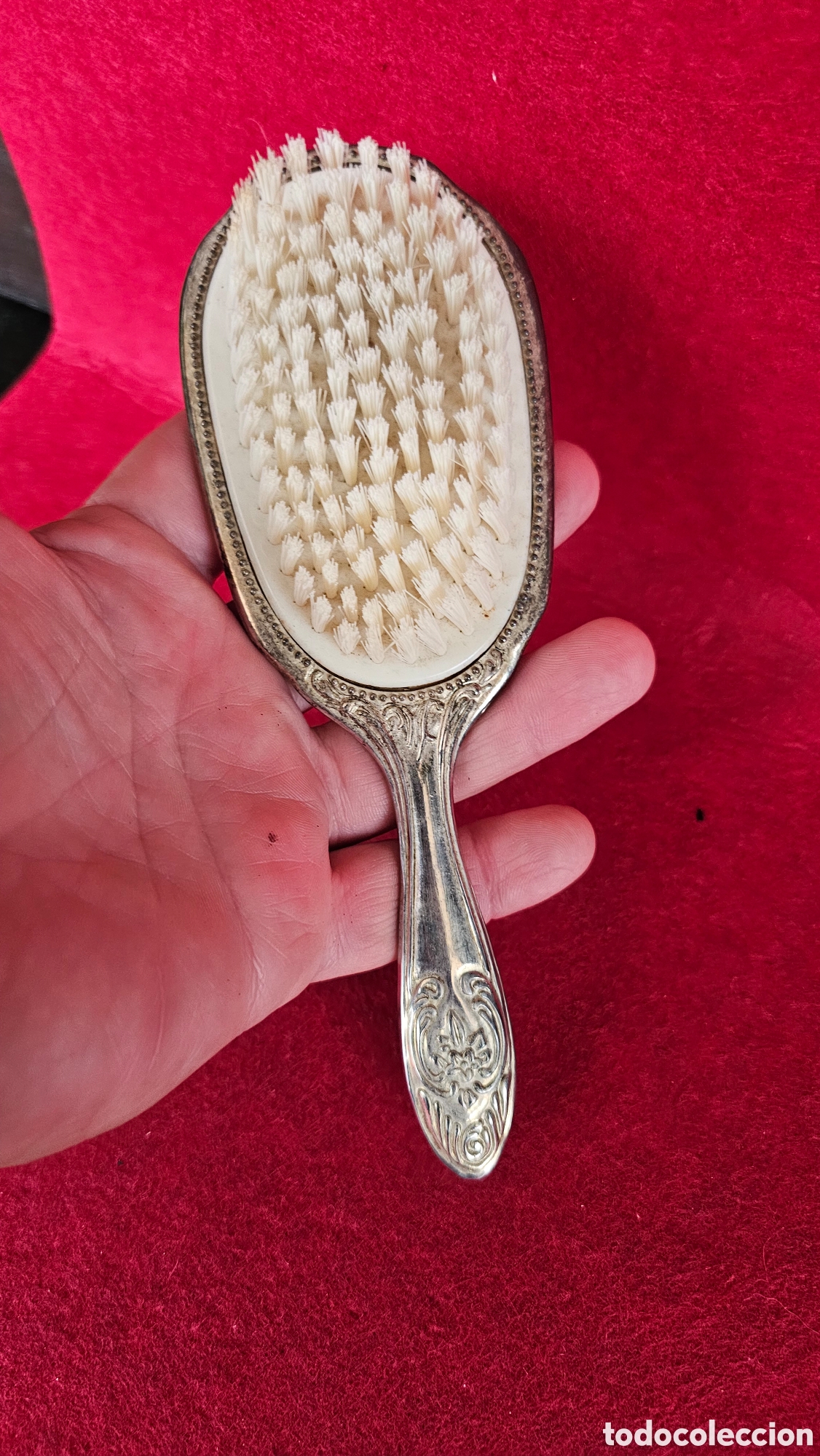 Antig&uuml;edades: cepillo de mano antiguo para el pelo