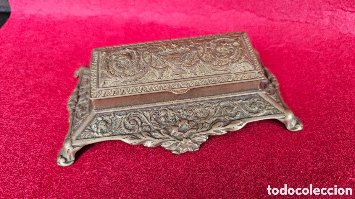 Antig&uuml;edades: Antiguo portasellos de escritorio de bronce