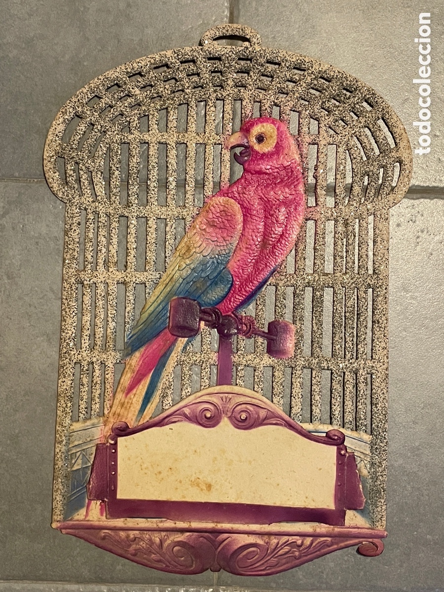 Antiquit&auml;ten: Panel decorativo modernista. Loro en jaula. Cart&oacute;n y purpurina.