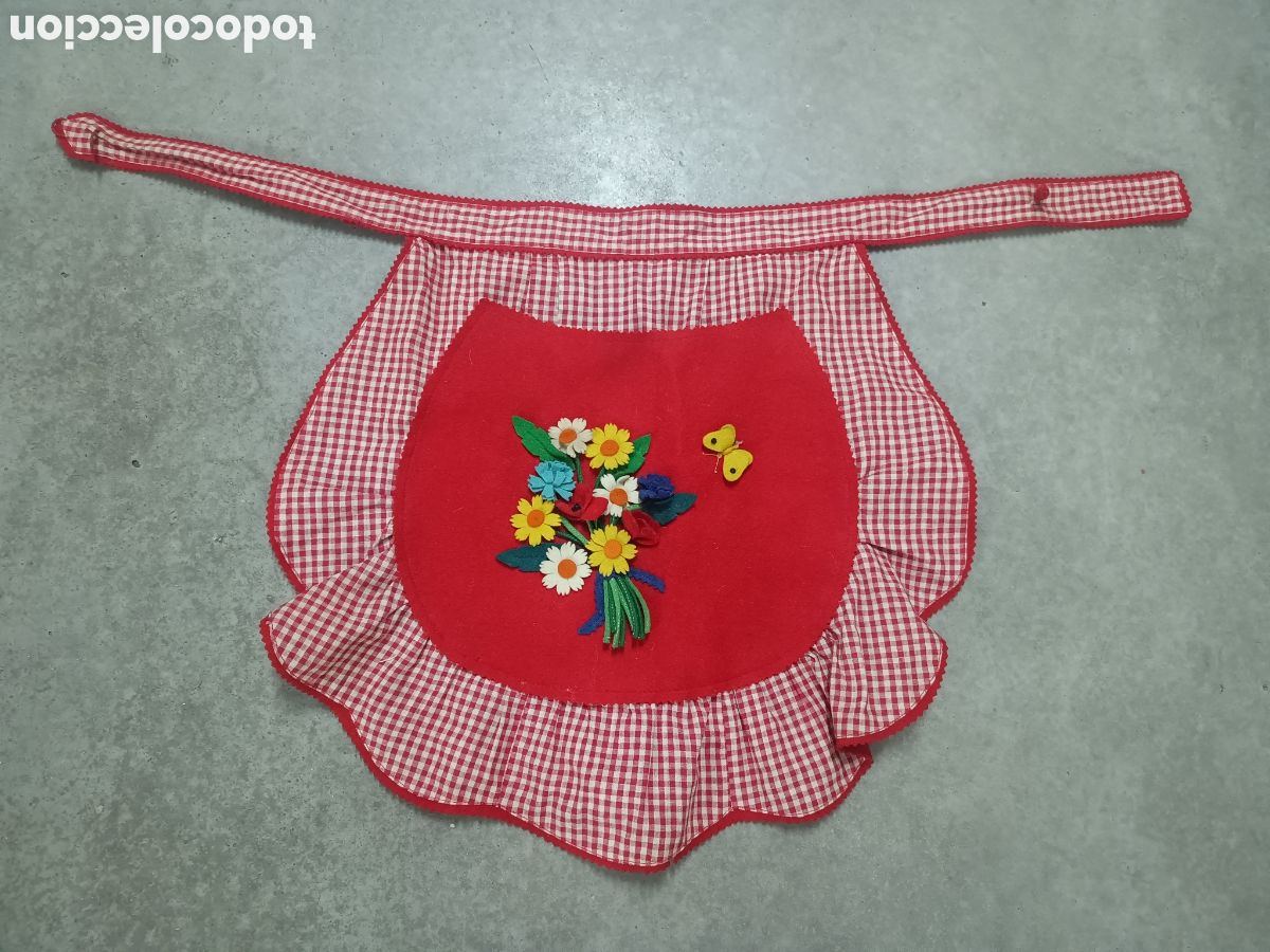 Antiguidades: DELANTAL ROJO CON FLORES - A&Ntilde;OS 60