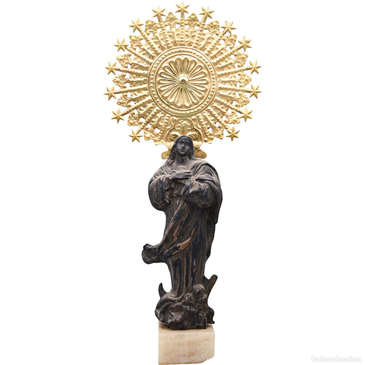 Antiguidades: Virgen antigua de metal sobre peana de m&aacute;rmol