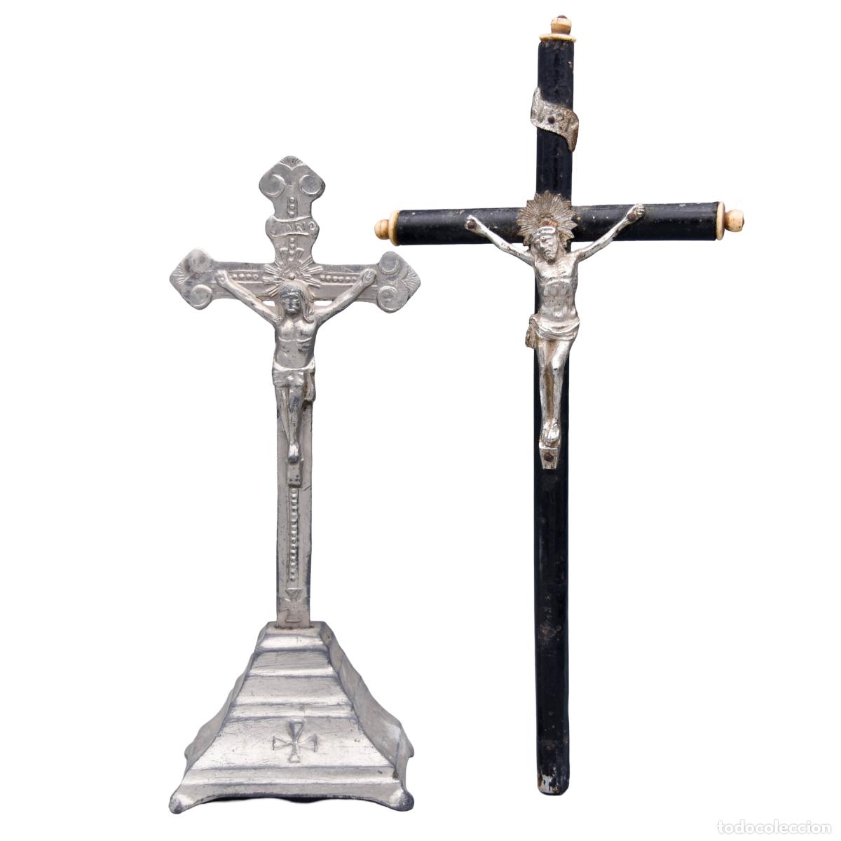 Antiques: Crucifijos antiguos de madera y aleaci&oacute;n