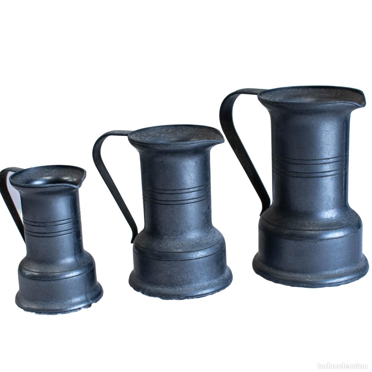 Antig&uuml;edades: Jarras medidoras de aceite - Peltre