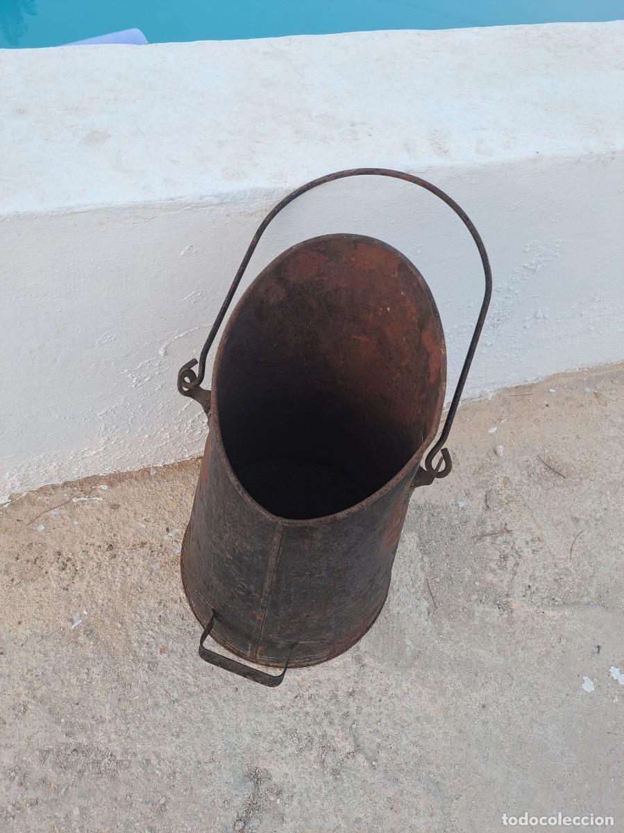 Antig&uuml;edades: Antiguo cubo de carb&oacute;n de metal. - Foto 5