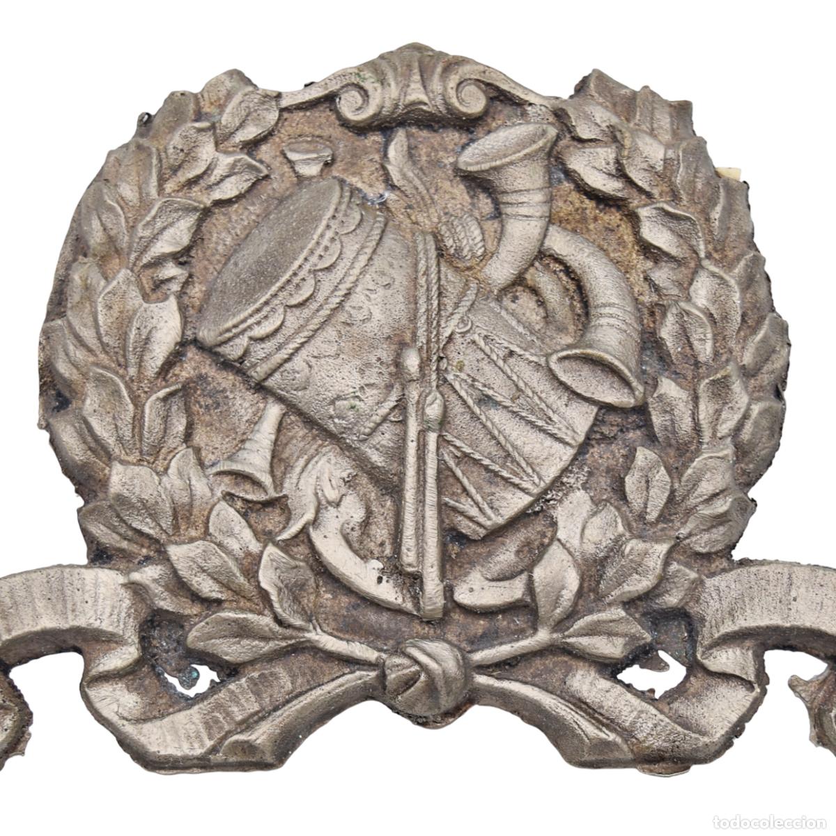 Antig&uuml;edades: Aplique / escudo de metal - Foto 1