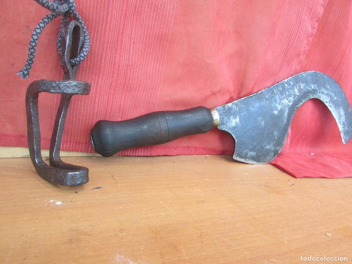 Antig&uuml;edades: POD&Oacute;N, HOZ PARA PODAR, PODADERA LARGA CON ENGANCHE PARA CINTUR&Oacute;N. ANTIGUA