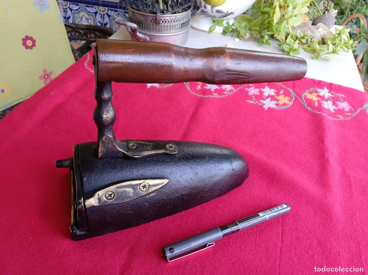 Antig&uuml;edades: Plancha antigua de colecci&oacute;n de hierro