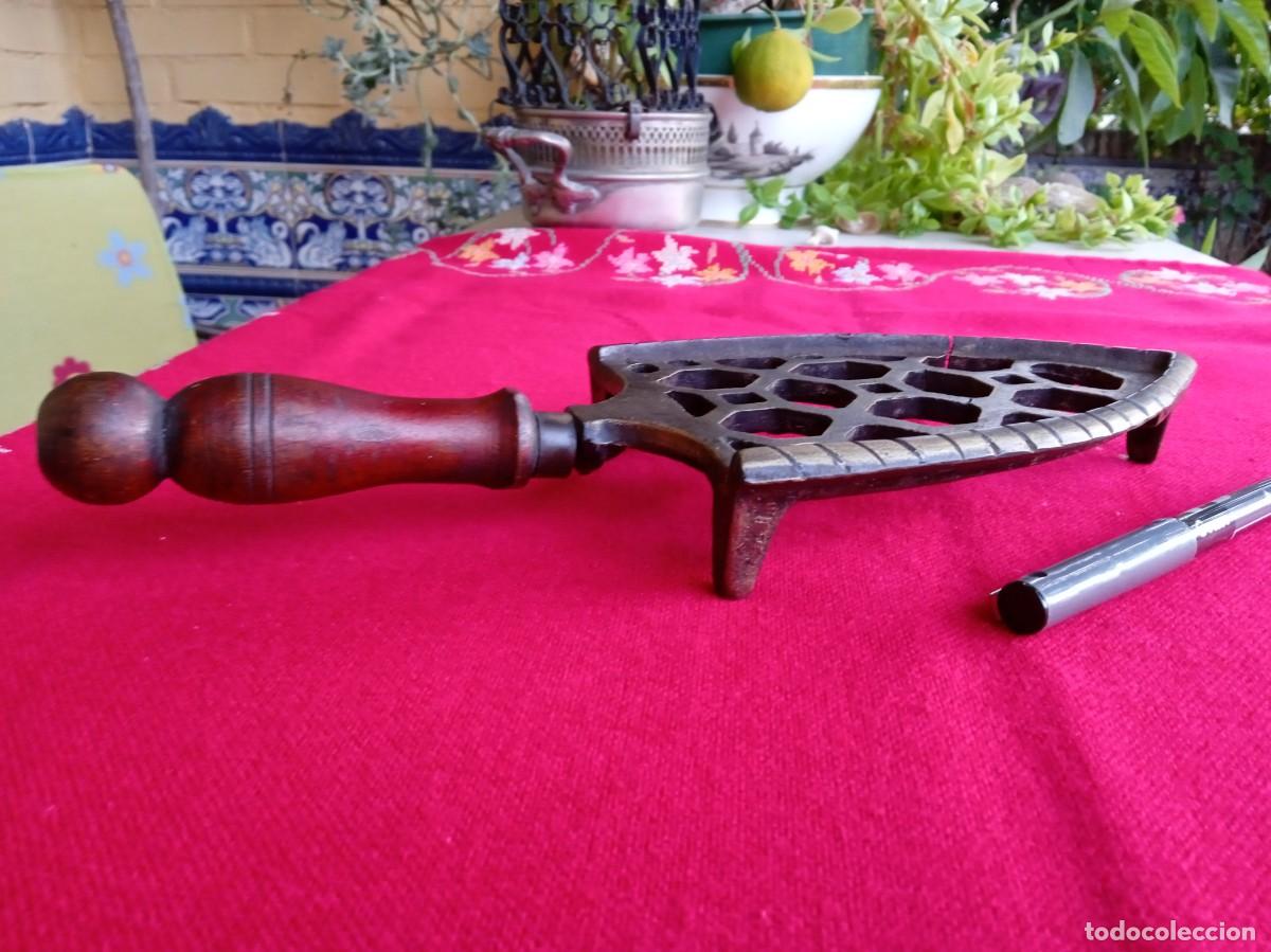 Antig&uuml;edades: Base o soporte de plancha antigua de colecci&oacute;n de hierro