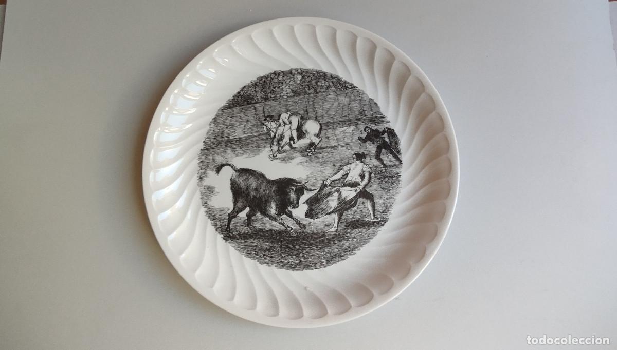 Antig&uuml;edades: Plato de 26,5 cm , de tema taurino - Porzelanit