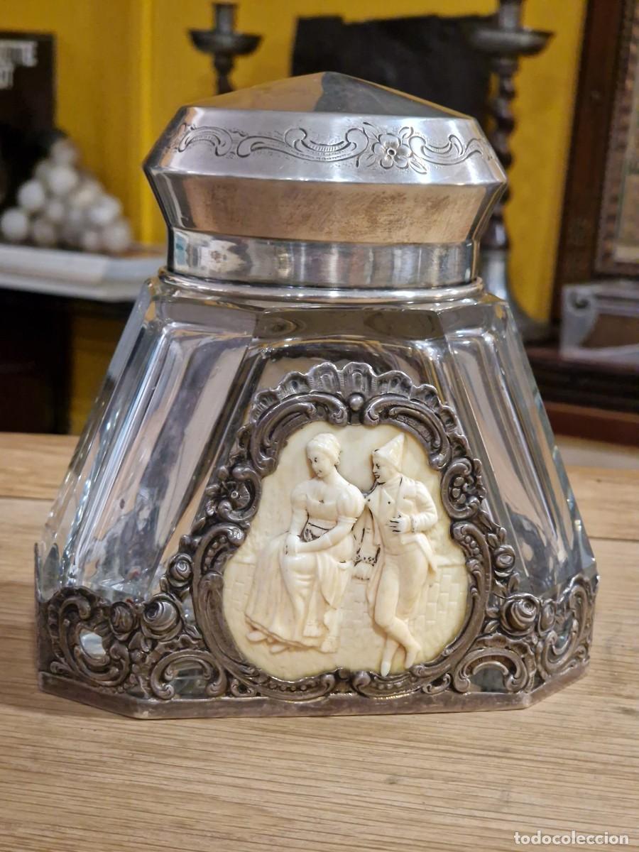Antig&uuml;edades: Frasco de plata, cristal y celuloide.