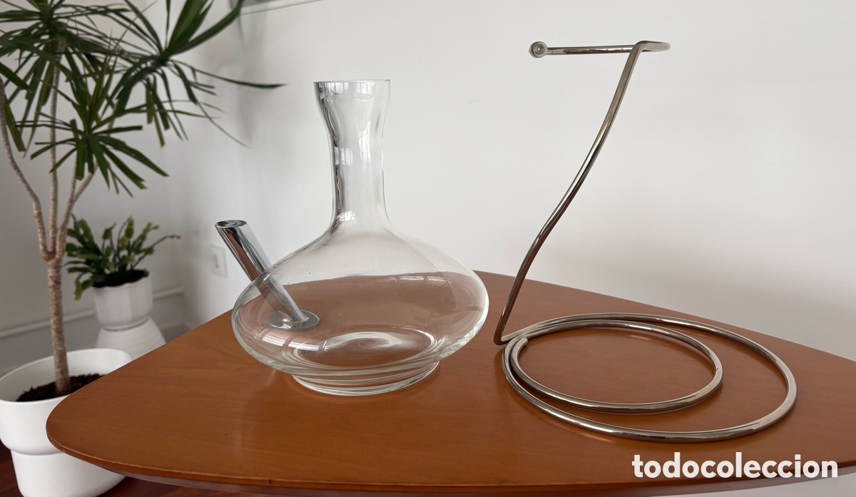 Antig&uuml;edades: Decantador vino dise&ntilde;o espiral cristal metal