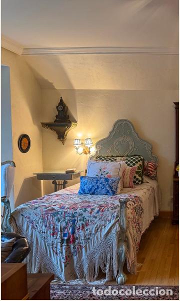 Antig&uuml;edades: Cama grande en madera maciza tallada a mano Italia 1880