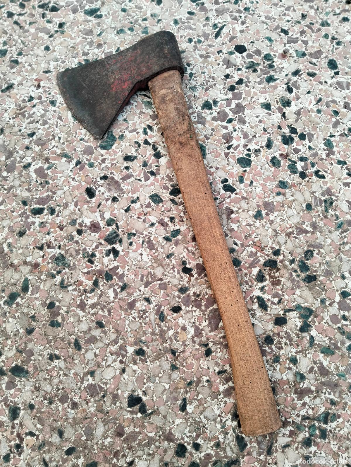 Antig&uuml;edades: Antigua hacha talar madera manual con mango de madera y hoja de hierro a&ntilde;os 50