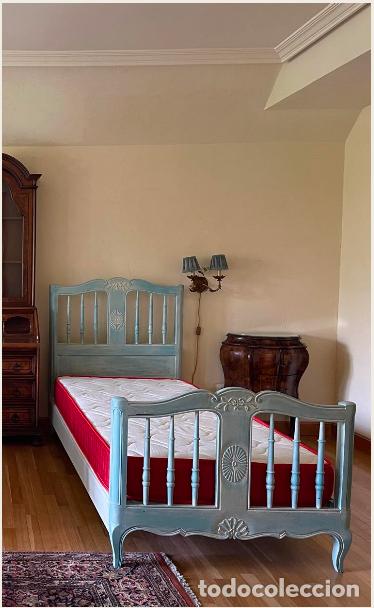Antig&uuml;edades: Cama peque&ntilde;a infantil tallada a mano Inglaterra 1850