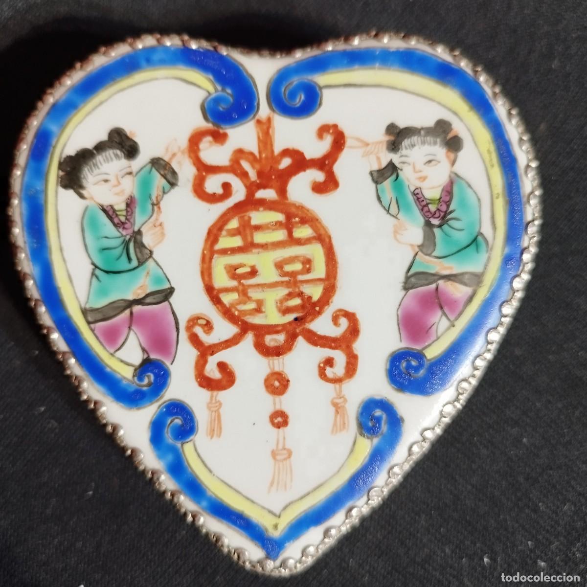 Antig&uuml;edades: CAJA CHINA PLATEADA CON PORCELANA PINTADA A MANO - PARA ATRAER LA BUENA FORTUNA , AMOR