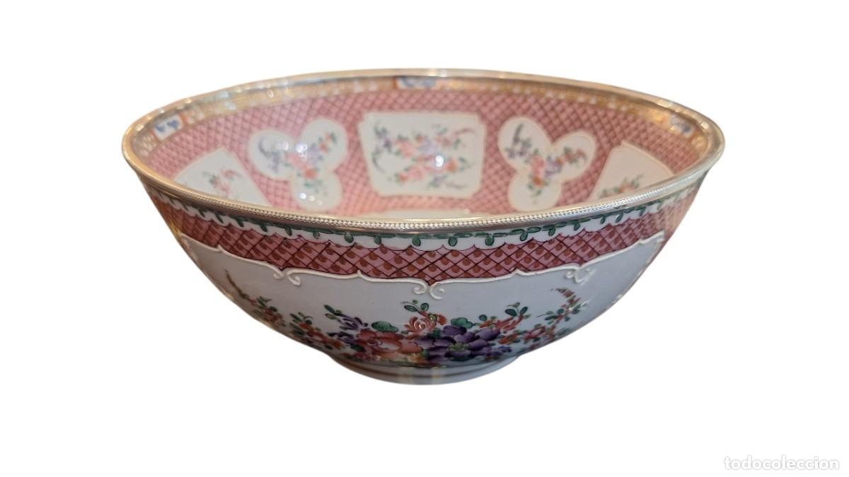 Antig&uuml;edades: Centro bowl. Porcelana. Familia rosa. Tipo Compa&ntilde;&iacute;as Indias. Samson. Francia. Siglo XIX. 23,5 cm