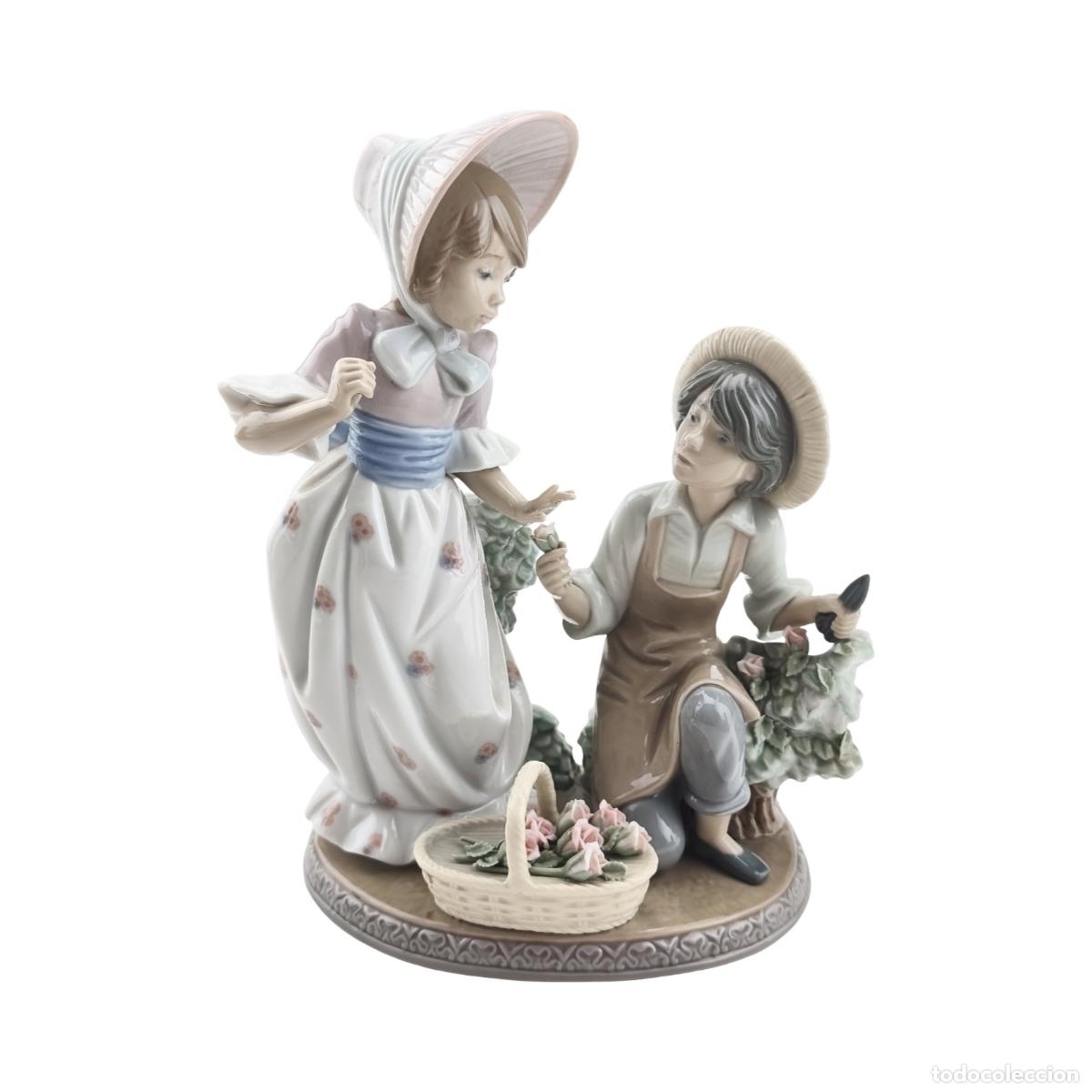 Antig&uuml;edades: Figura Porcelana Lladr&oacute; - Te Regalo Una Rosa - Ref. 5453 - Escultor J. Puche - &copy; DAISA 1987