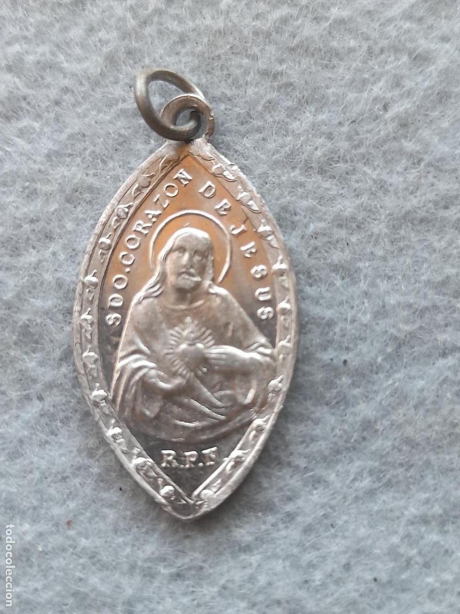 Antig&uuml;edades: Medalla Sagrado Coraz&oacute;n de Jes&uacute;s. Aluminio.