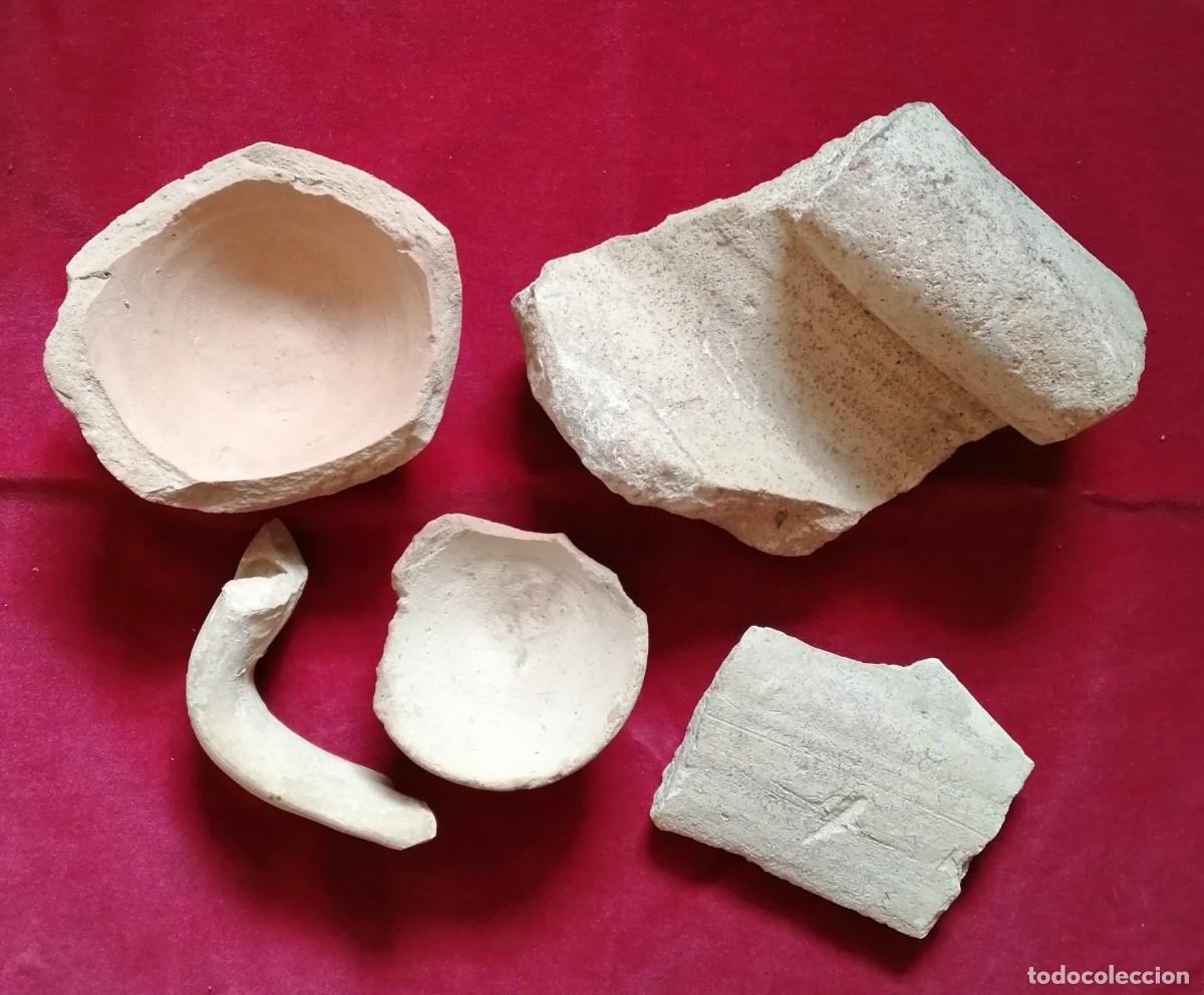 Oggetti Antichi: Vasijas de &eacute;poca musulmana , S. IX , 5 piezas en barro .