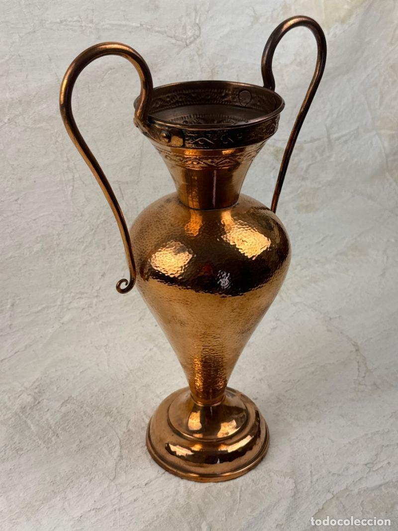 Antig&uuml;edades: Jarr&oacute;n de cobre martillado antiguo