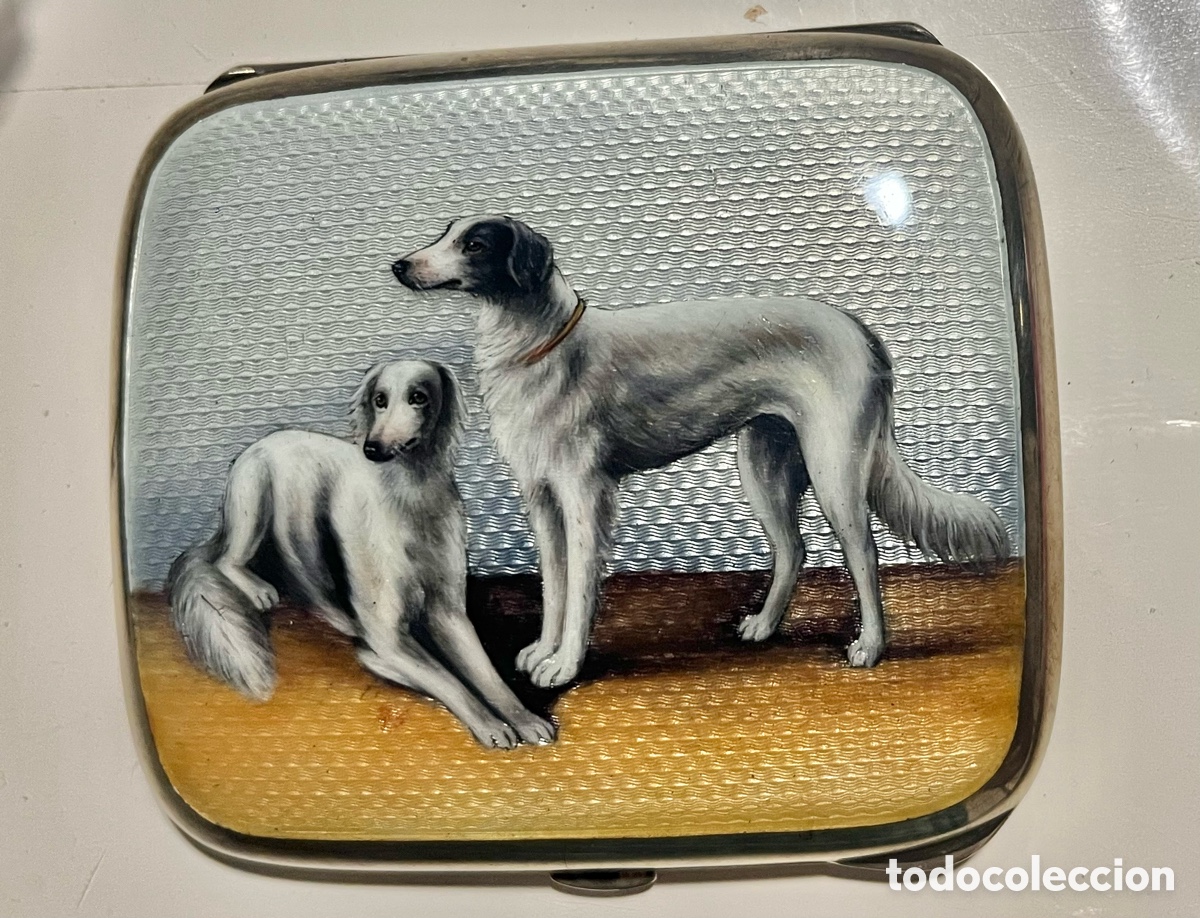 Antig&uuml;edades: Exquisita pitillera antigua de plata de ley 900 y esmalte guilloche de perros
