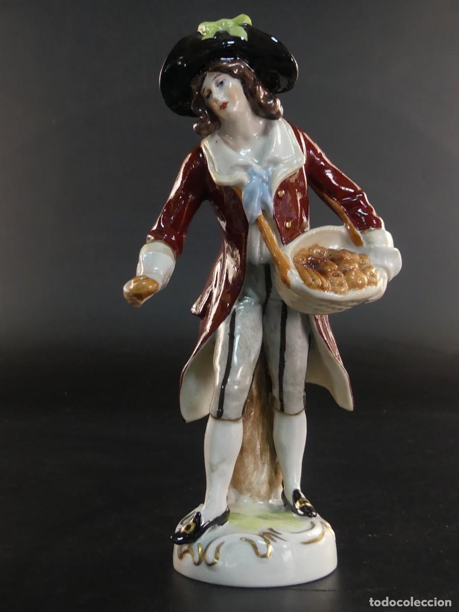 Oggetti Antichi: BONITA FIGURA DE PORCELANA SELLADA EN LA BASE