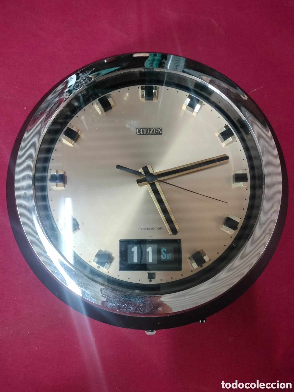 Antig&uuml;edades: reloj de pared vintage Citizen Transistor de los a&ntilde;os 70 con movimiento electromec&aacute;nico y calendario