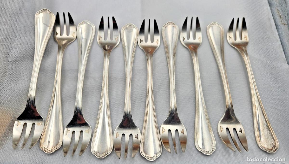 Antig&uuml;edades: ORFEVRE CHRISTOFLE 10 FOURCHETTES A HUITRE MODELE SPATOURS