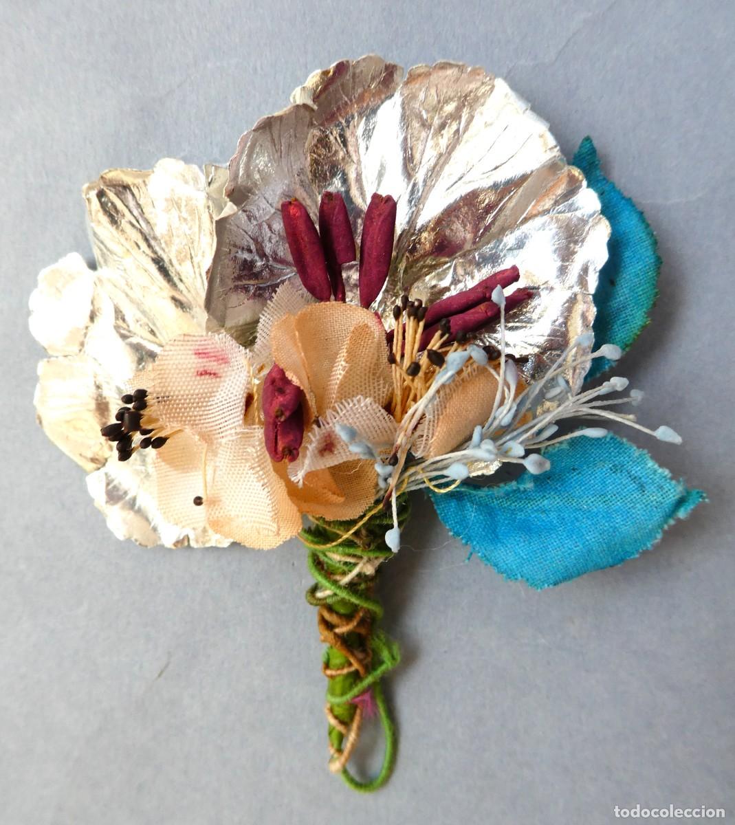 Antig&uuml;edades: ANTIGUA FLOR DE TELA Y PAPEL PRIMERA MITAD S.XX