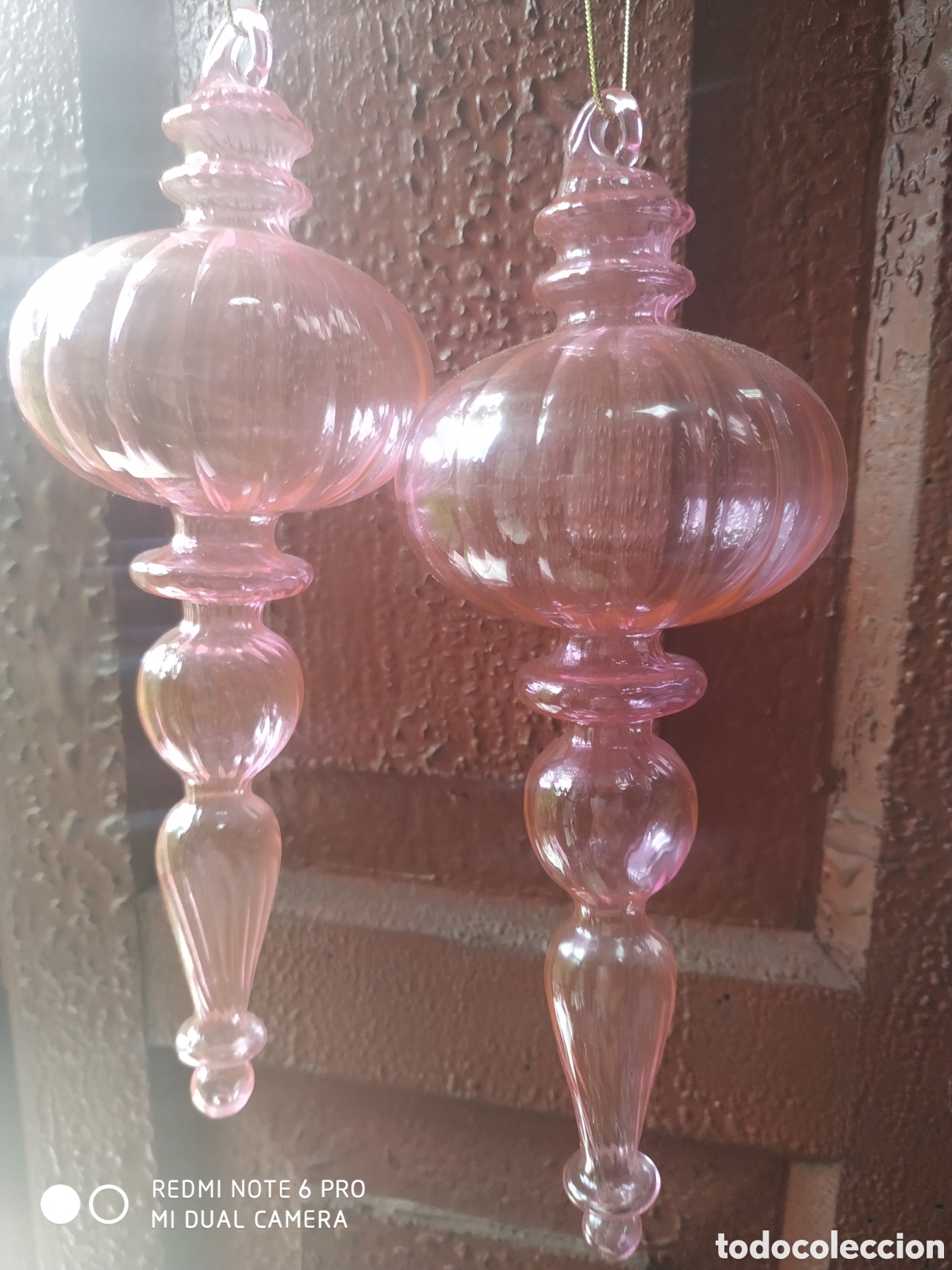 Antig&uuml;edades: Pareja de car&aacute;mbanos cristal rosa