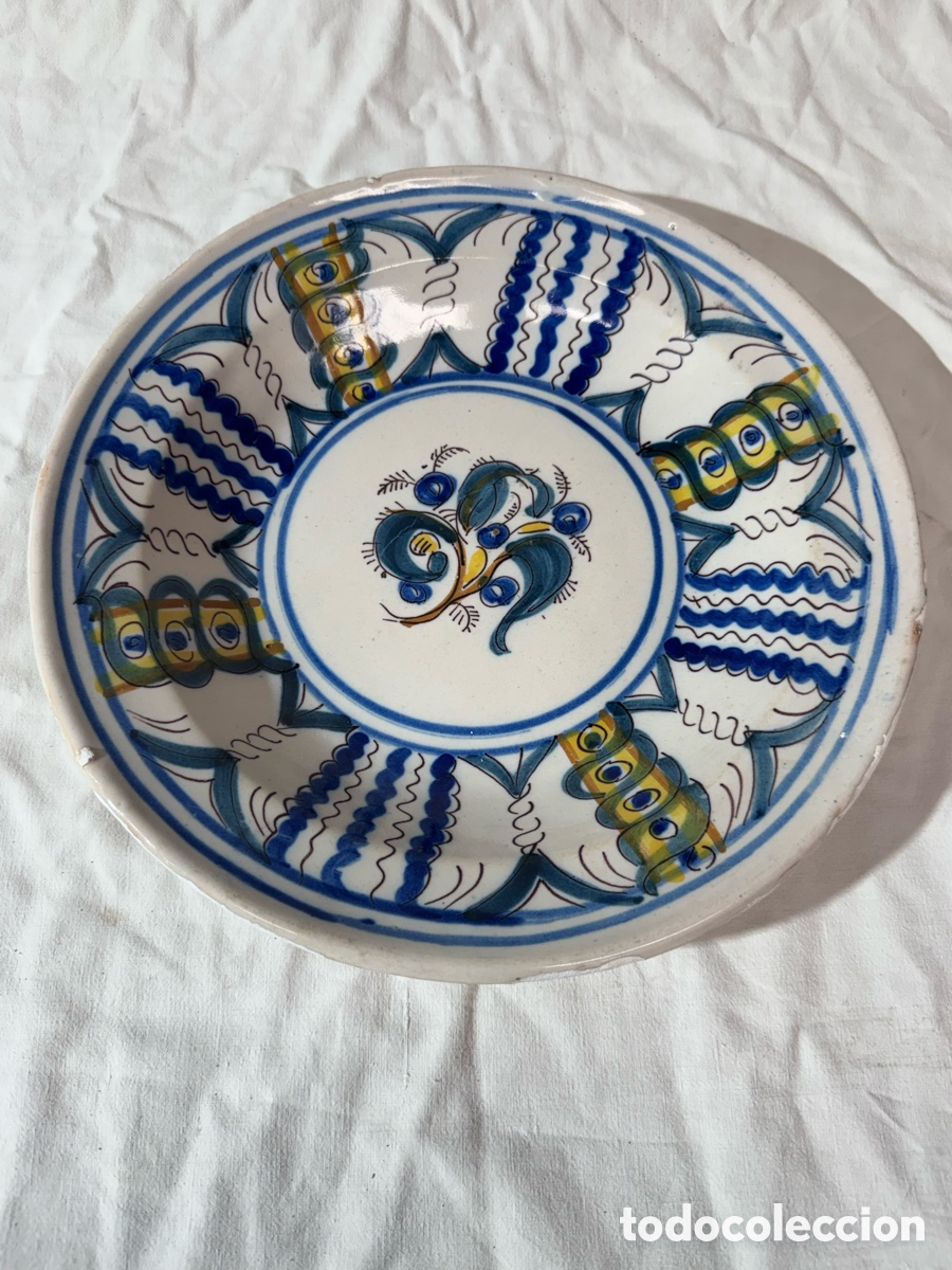 Oggetti Antichi: Plato en ceramica policroma de Manises s XIX