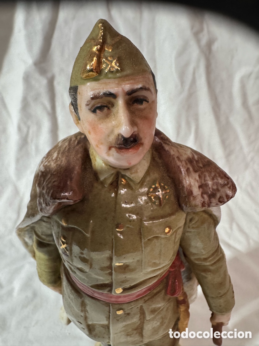 Oggetti Antichi: Figura de Porcelana representando a Franco s XX