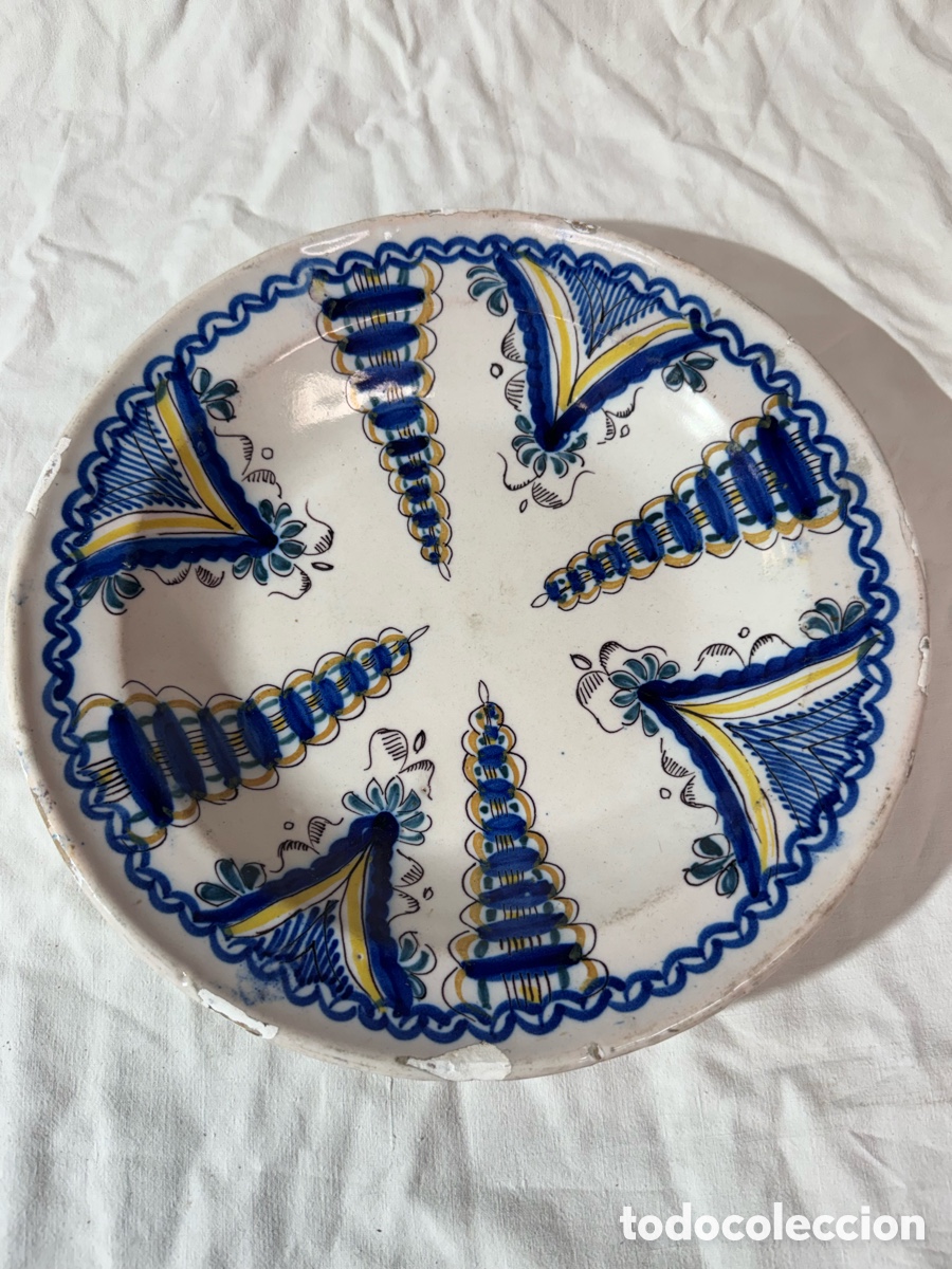 Oggetti Antichi: Plato en ceramica policroma de Manises s XIX