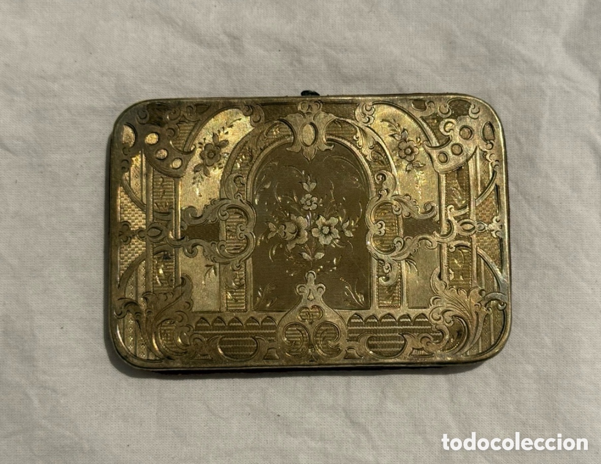Antig&uuml;edades: Monedero isabelino de plata cincelada y grabada &ndash; Siglo XIX &ndash; c. 1850