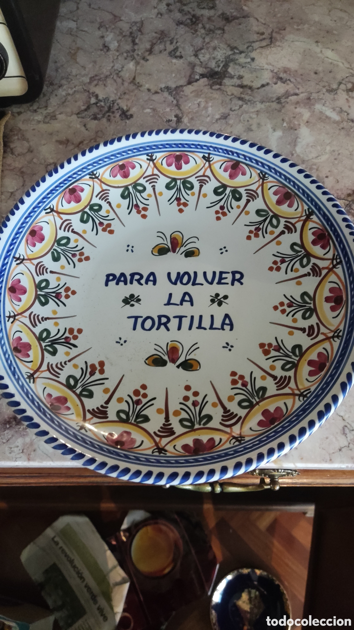 Antig&uuml;edades: Plato de cer&aacute;mica para volver la tortilla