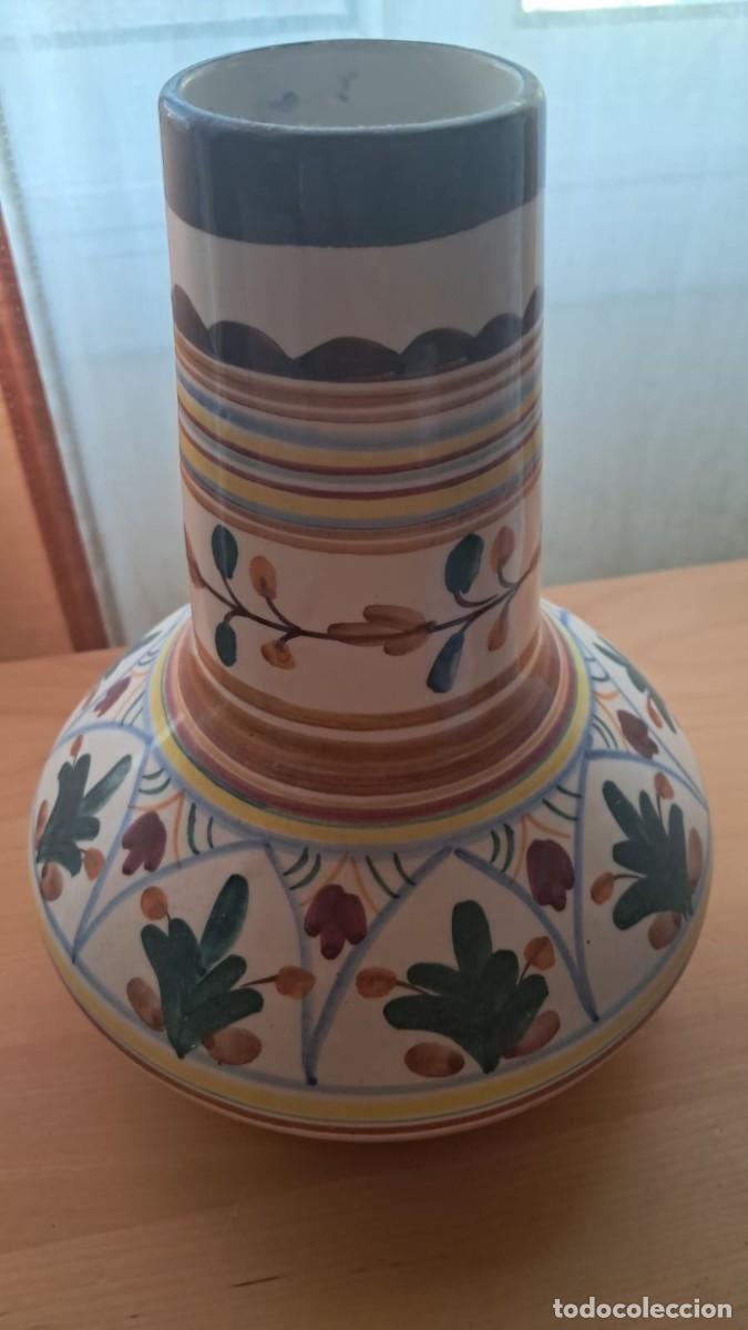 Antig&uuml;edades: Jarr&oacute;n de cer&aacute;mica artesanal pintada a mano &mdash; motivo de hojas de roble
