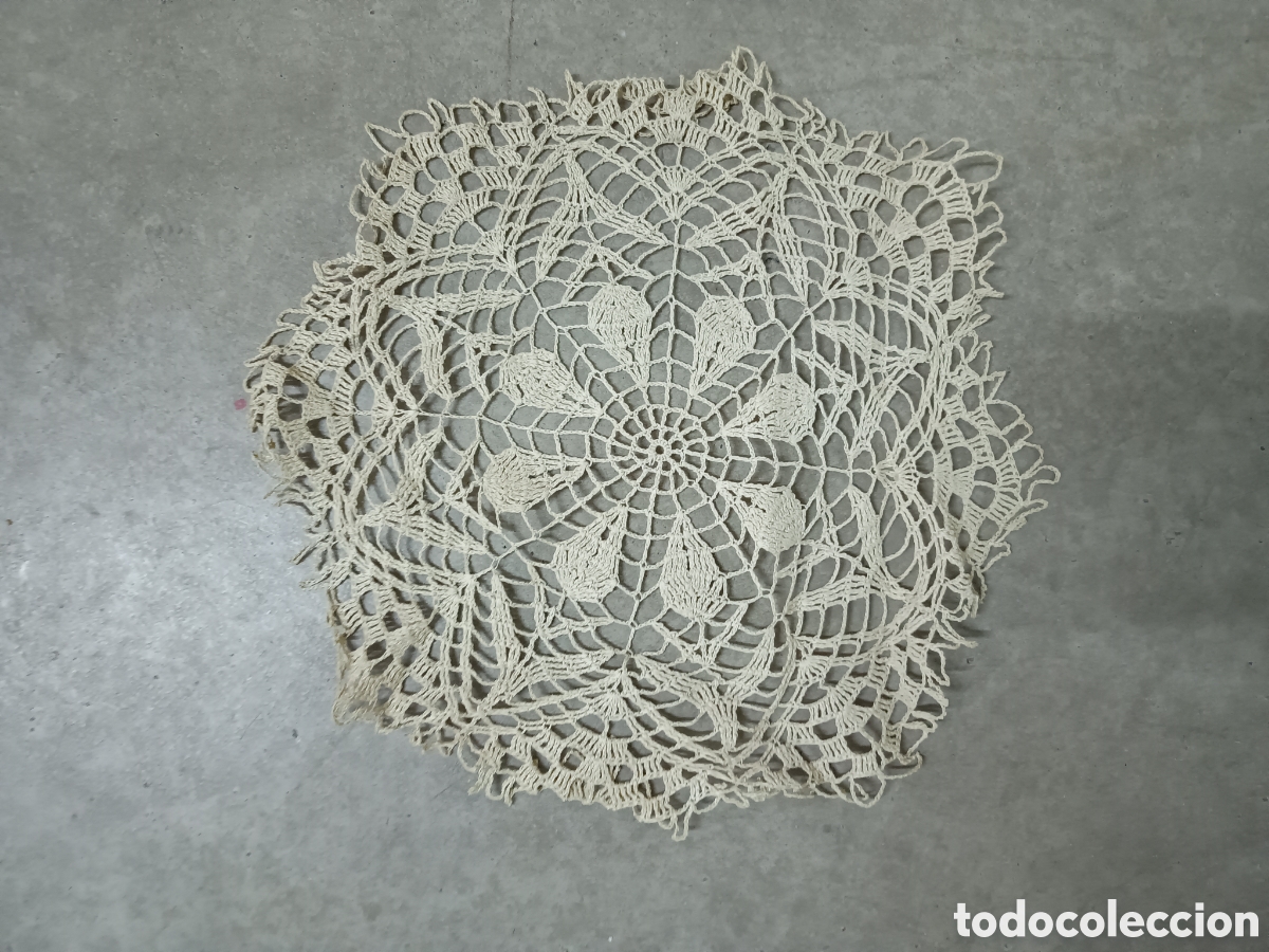 Antig&uuml;edades: TAPETE DE GANCHILLO FORMA DE ESTRELLA 20cm - Foto 1