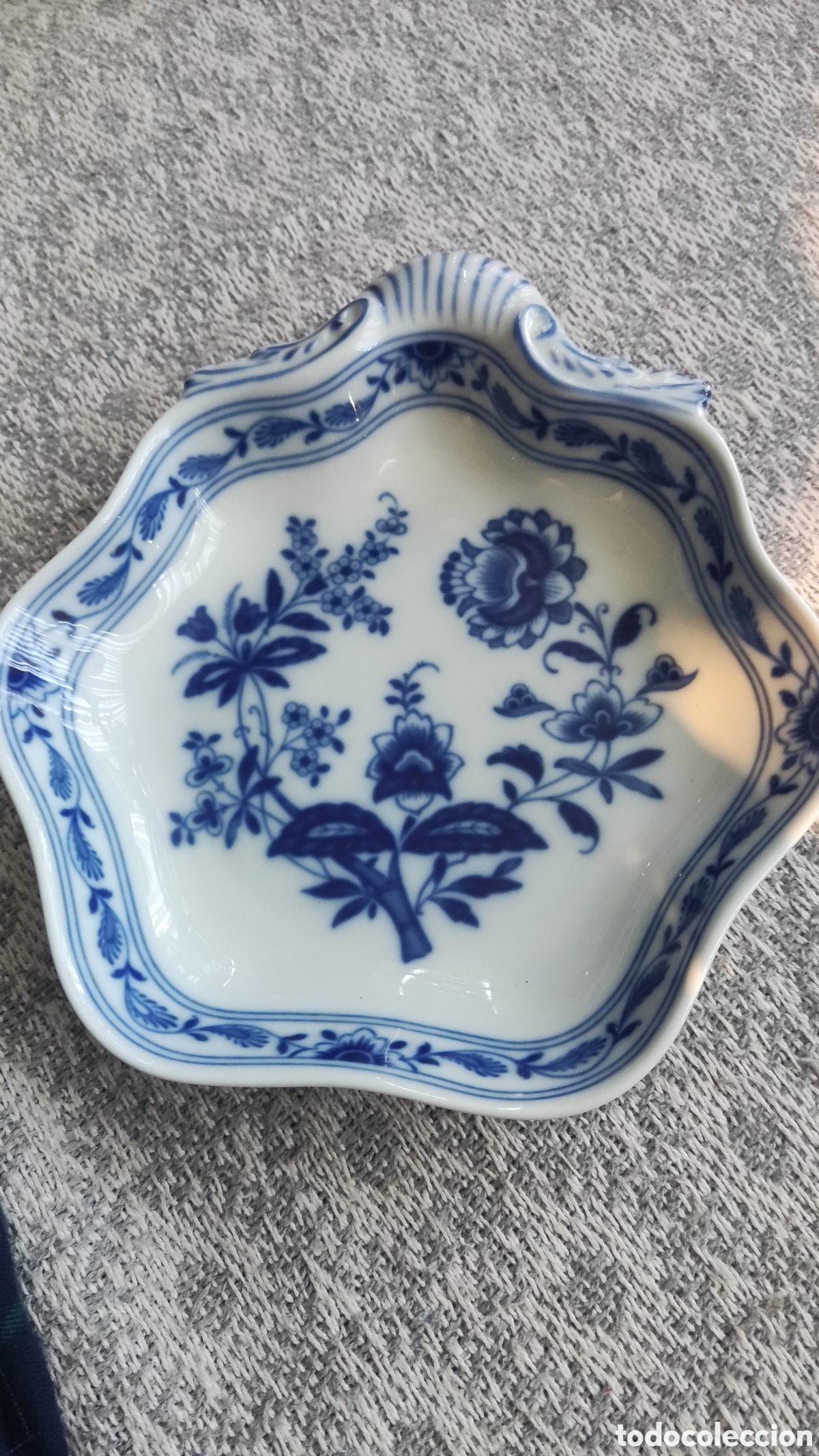 Antig&uuml;edades: Cuenco de porcelana de vista alegre Portugal