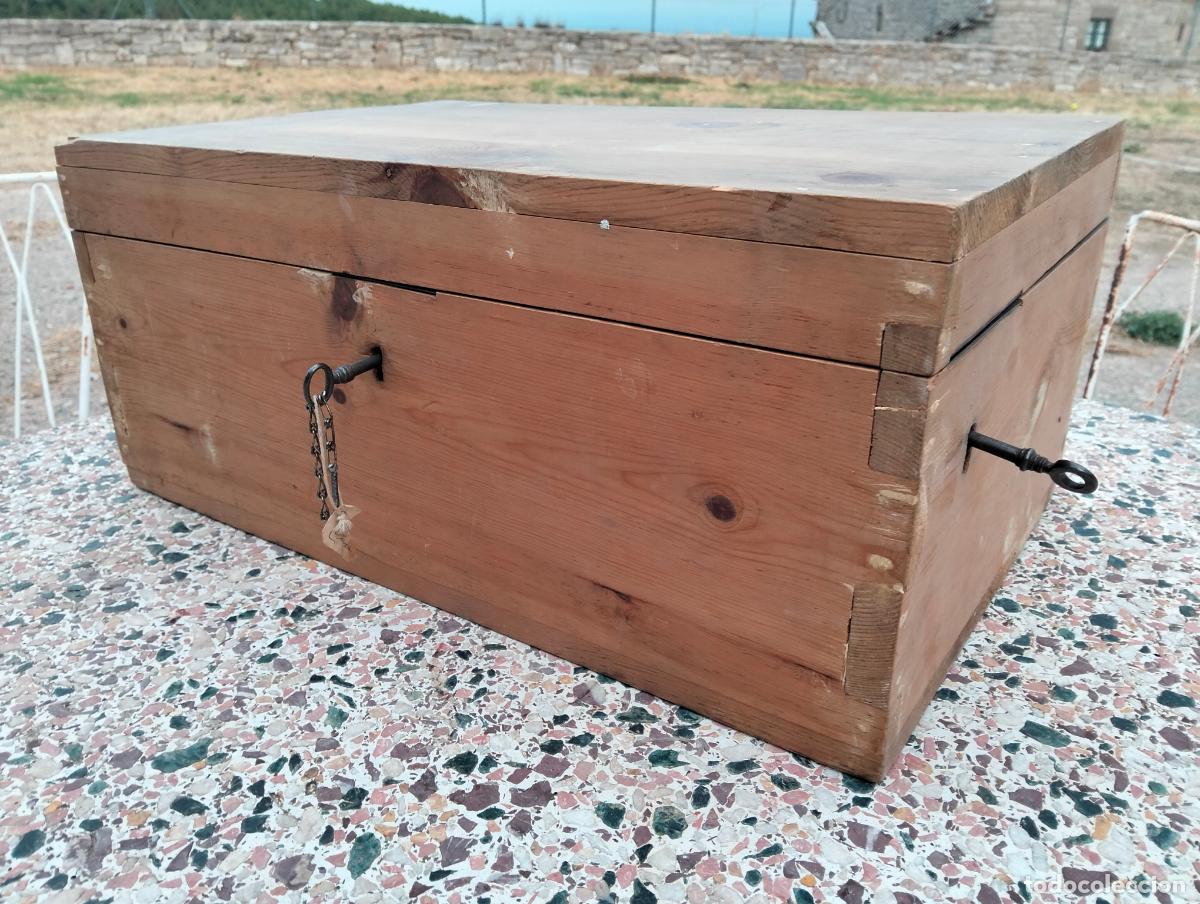 Antiquit&auml;ten: Caja fuerte o de caudales de madera de convento de monjas 3 cerraduras antigua de los a&ntilde;os 30-40