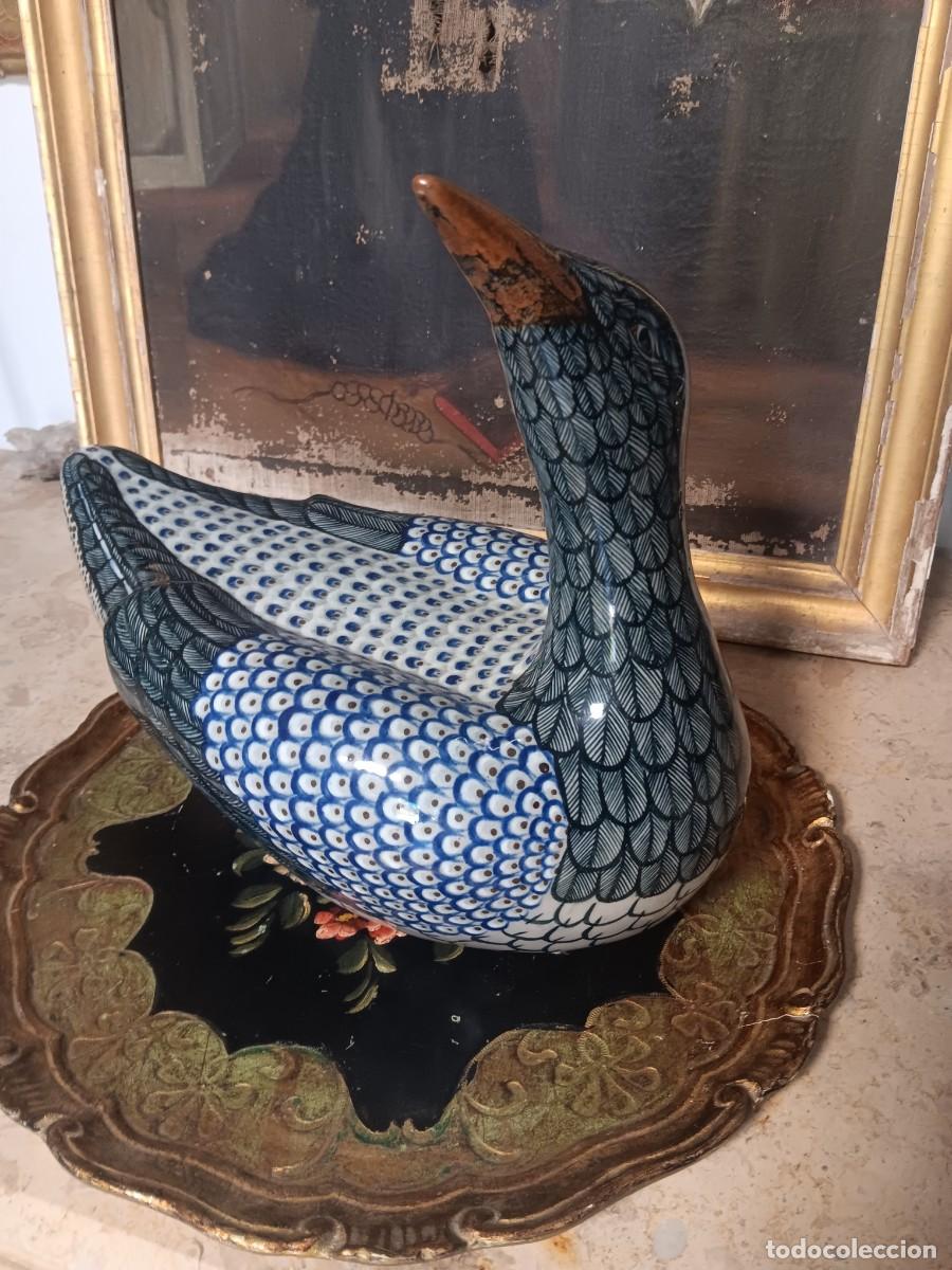 Antig&uuml;edades: pato de cer&aacute;mica bru&ntilde;ida de Tonal&aacute;, una pieza emblem&aacute;tica de la artesan&iacute;a tradicional mexicana. El e