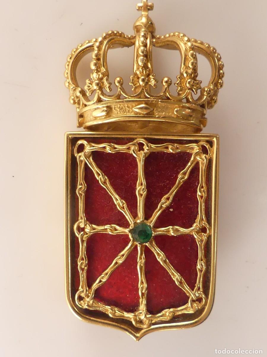 Antiquit&eacute;s: INSIGNIA ESCUDO DE NAVARRA DE PLATA PESA 28,43 GRAMOS