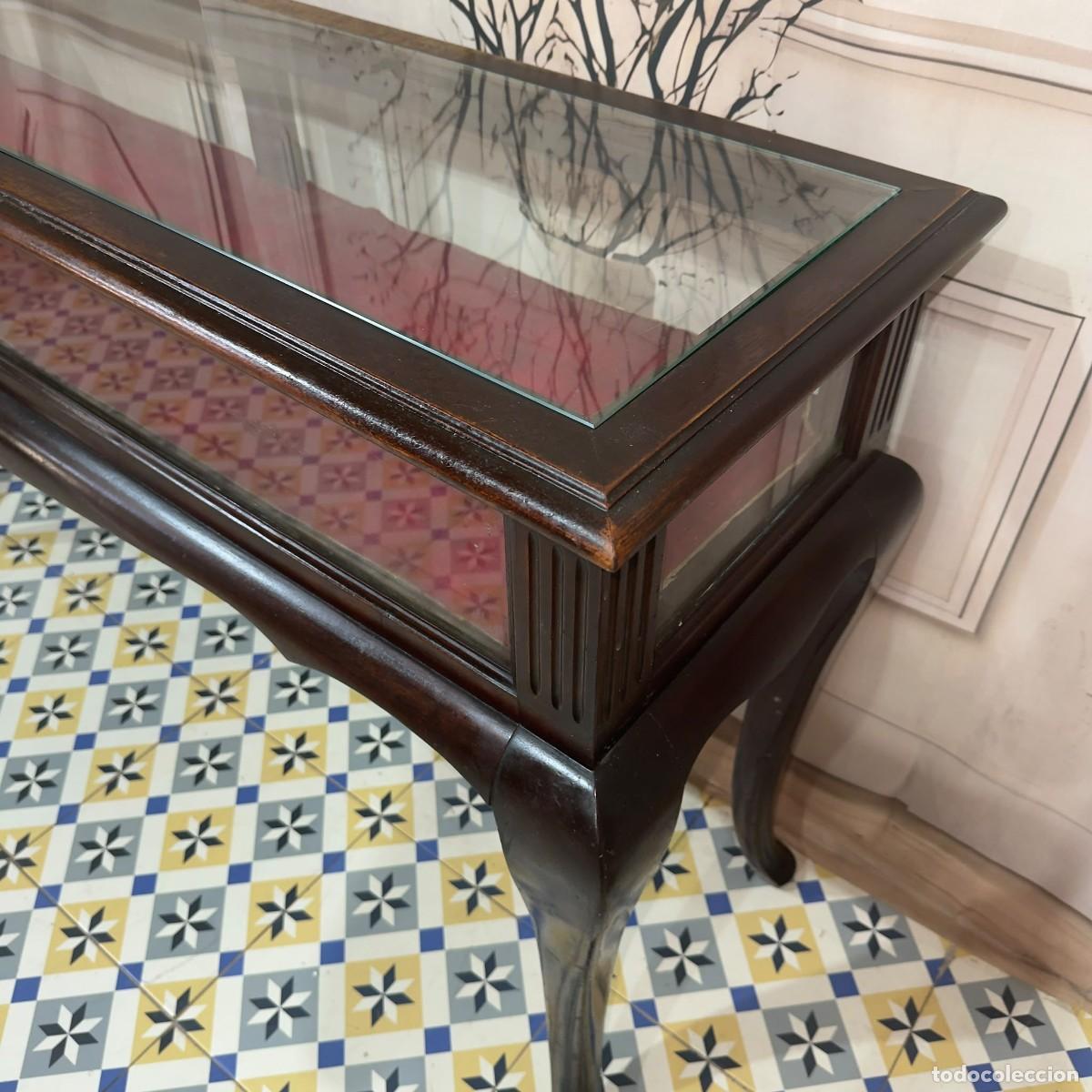 Antig&uuml;edades: Mesa con cristal expositor - Foto 3