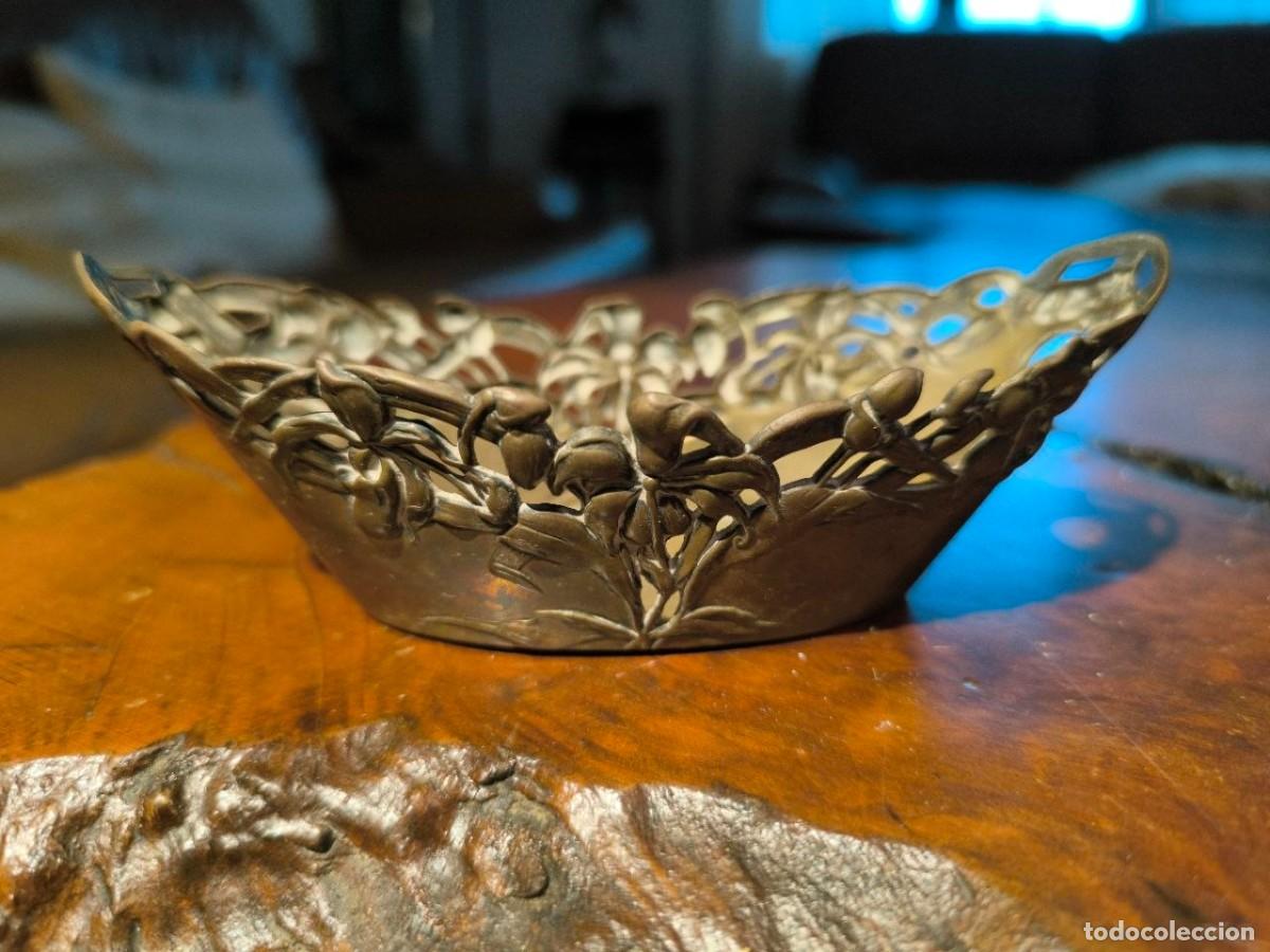 Antig&uuml;edades: PEQUE&Ntilde;A BANDEJA MODERNISTA DE LATON CON MARCHAMOS , 14X6X5 CM