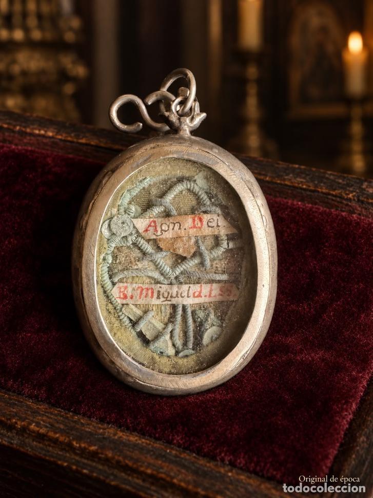 Antig&uuml;edades: (ANT-260905)RELICARIO DE PLATA BEATO MIGUEL DE LIS Y AGNUS DEI CON CALADO EN EL REVERSO - SIGLO XIX