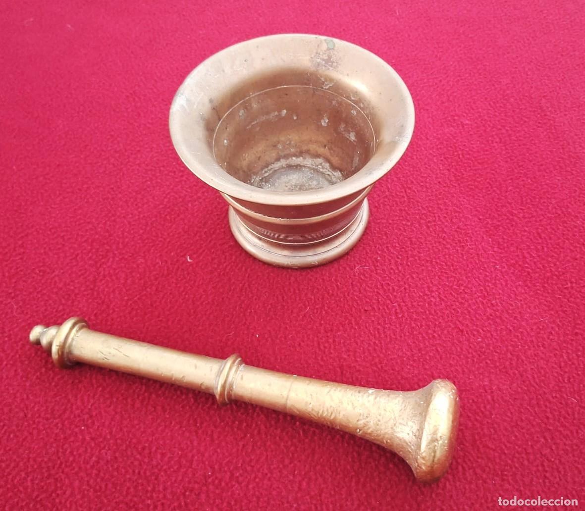 Antig&uuml;edades: Antiguo y gran mortero de bronce con su mano - Foto 4