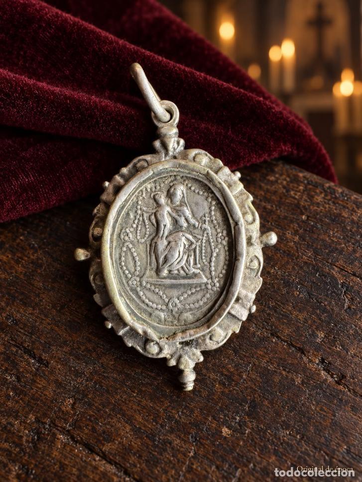 Antig&uuml;edades: (ANT-260906)DEVOCIONARIO DE PLATA VIRGEN DEL ROSARIO Y NI&Ntilde;O, REVERSO JESUCRISTO - SIGLO XVIII