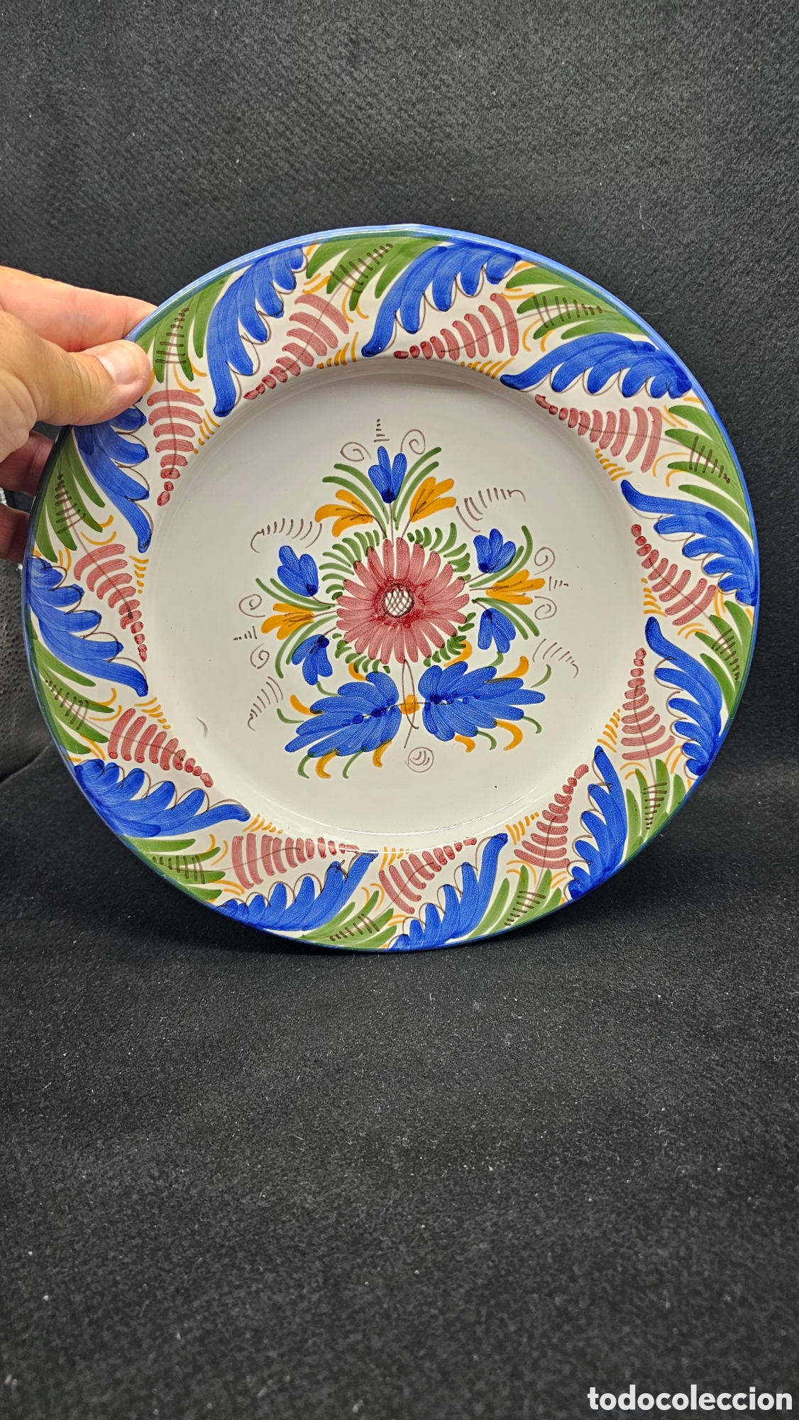 Antig&uuml;edades: Antiguo plato de cer&aacute;mica pintado a mano