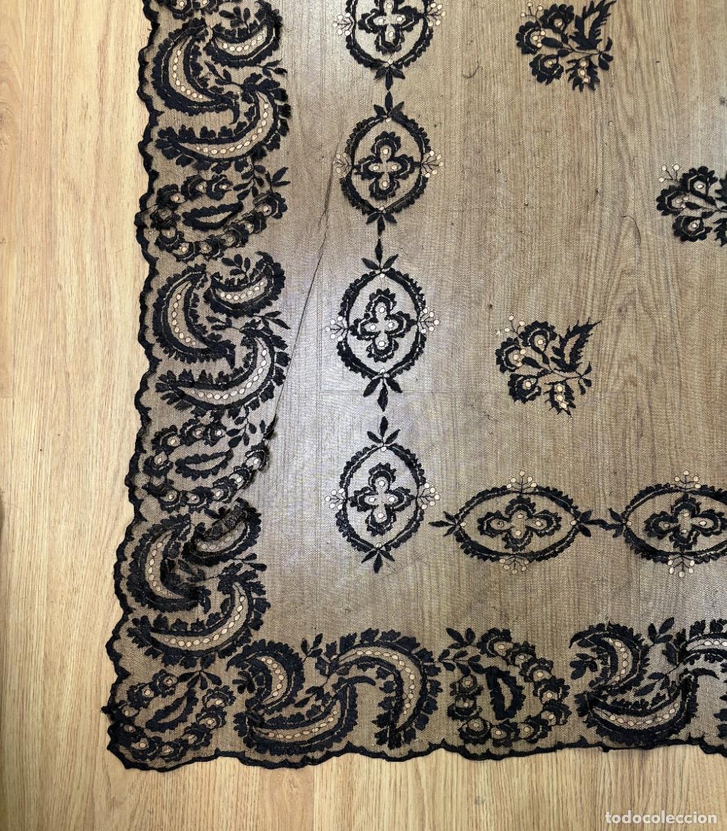 Antig&uuml;edades: Mantilla espa&ntilde;ola negra, 210x130 cm.